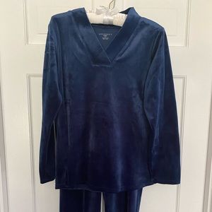 Appleseed’s top and pants